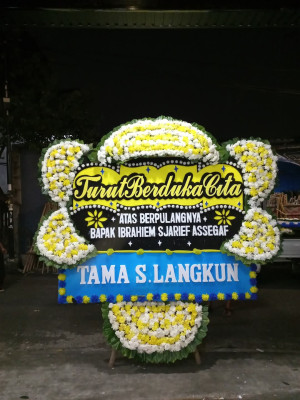 Papan Bunga Duka di Dempo Tengah